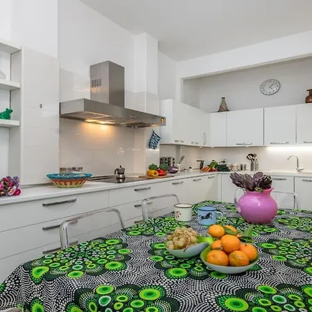 Authentic For Families! Apartment